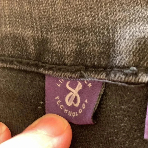 NYDJ lift & tuck, hi rise, stretchy, boot cut  jeans with bling on pockets - Picture 4 of 8